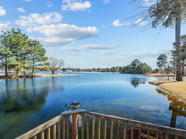 437 Beaver Lake Dr, Texarkana, TX 75501