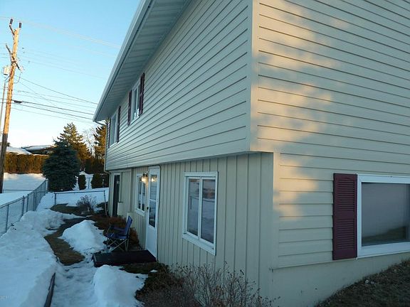 4th image of 627 Parkway Dr