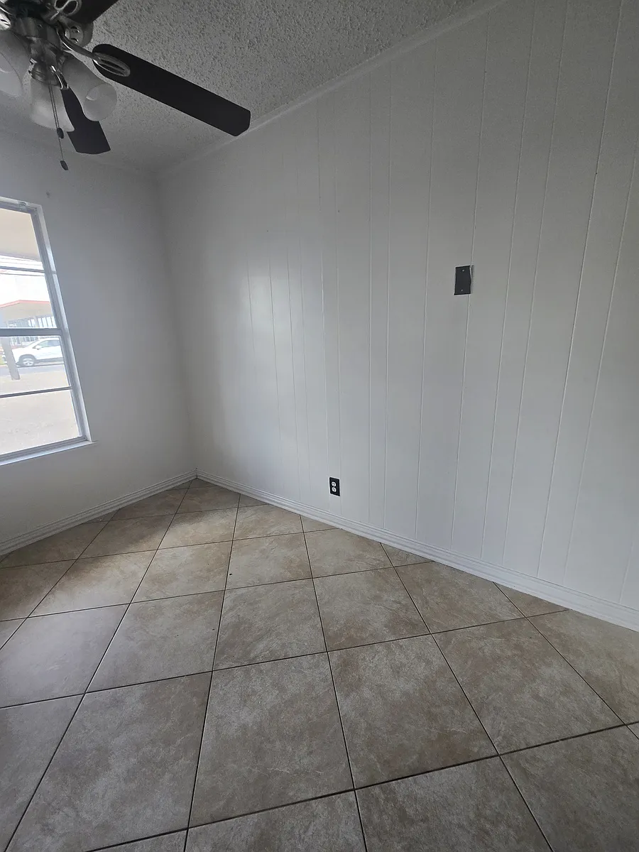 Building Photo - 1400 N Saint Marys St #89