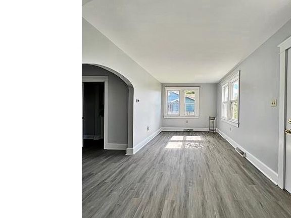 3rd image of 449 Front St