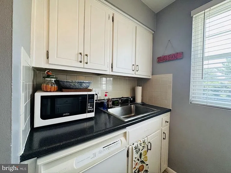 2030 N Vermont St #104 — Photo 7