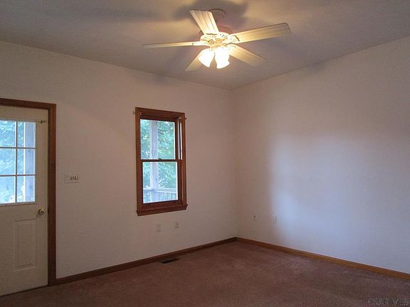 2nd image of 1605B Bedford St