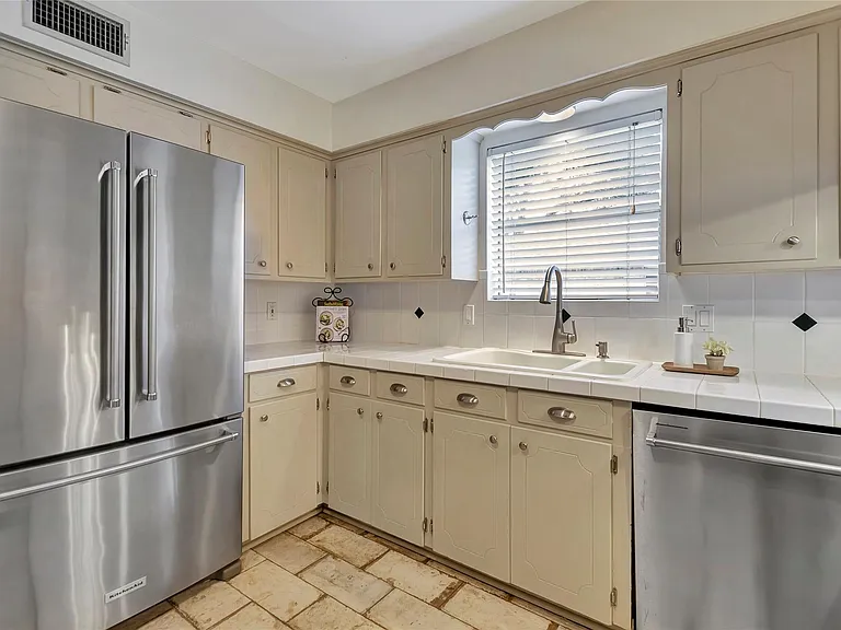 18623 Prince William Ln — Photo 11