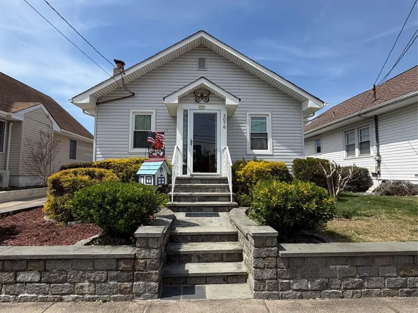 3076 Roxbury Road, Oceanside, NY 11572