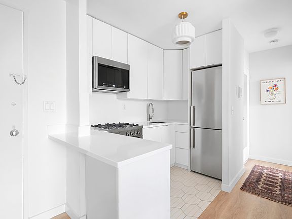 2nd image of 353 E 72nd St APT 21B