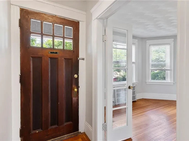 153 Irving Ave — Photo 2