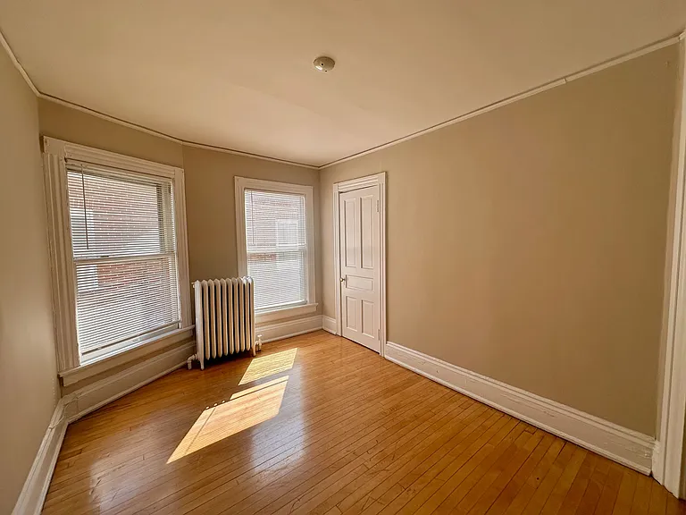 2216 E Ivanhoe Apartments — Photo 10
