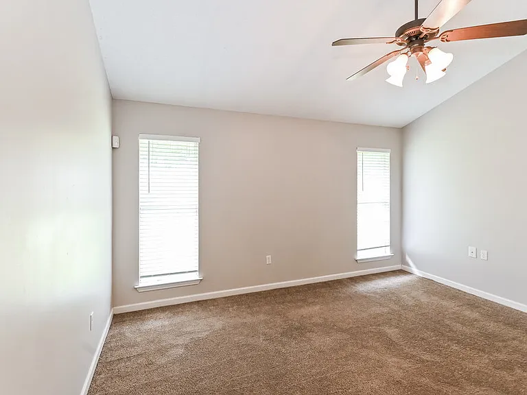 1935 Crescent Ln — Photo 10