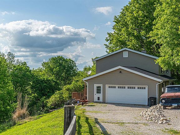 5th image of 571 Riverview Dr