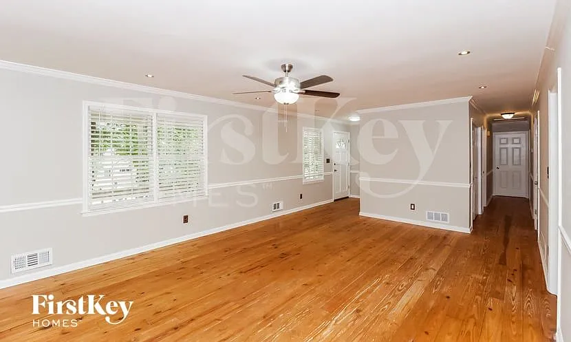3 bed, 2.0 bath, 2020 sqft, $2,535 — Photo 3