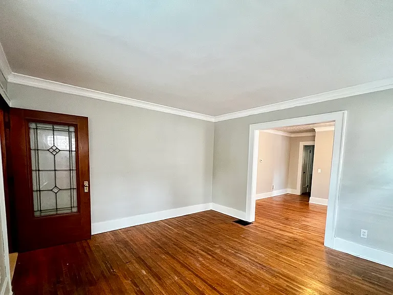 887 Woodbine Ave — Photo 6