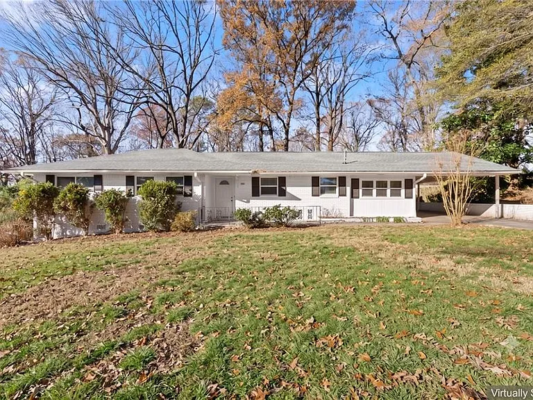 2352 Elmwood Cir SE — Photo 1