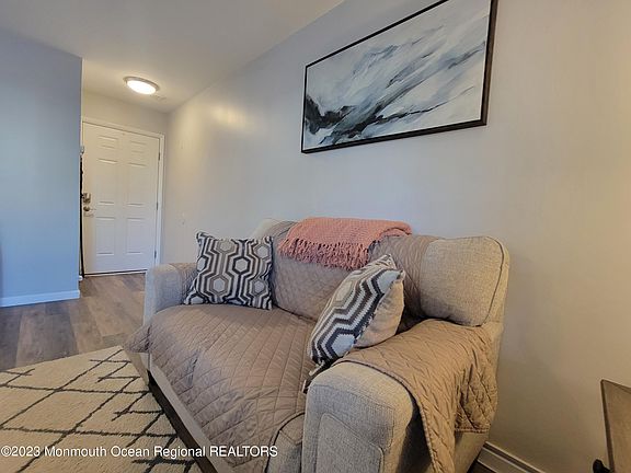 5th image of 1816 Waters Edge Dr