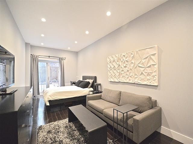 1st image of 315 W 55th St