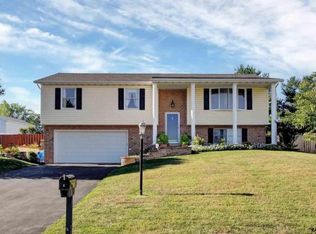 8 Little Knoll Dr, Hanover, PA