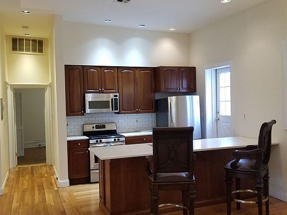 5th image of 525 Bergen Ave
