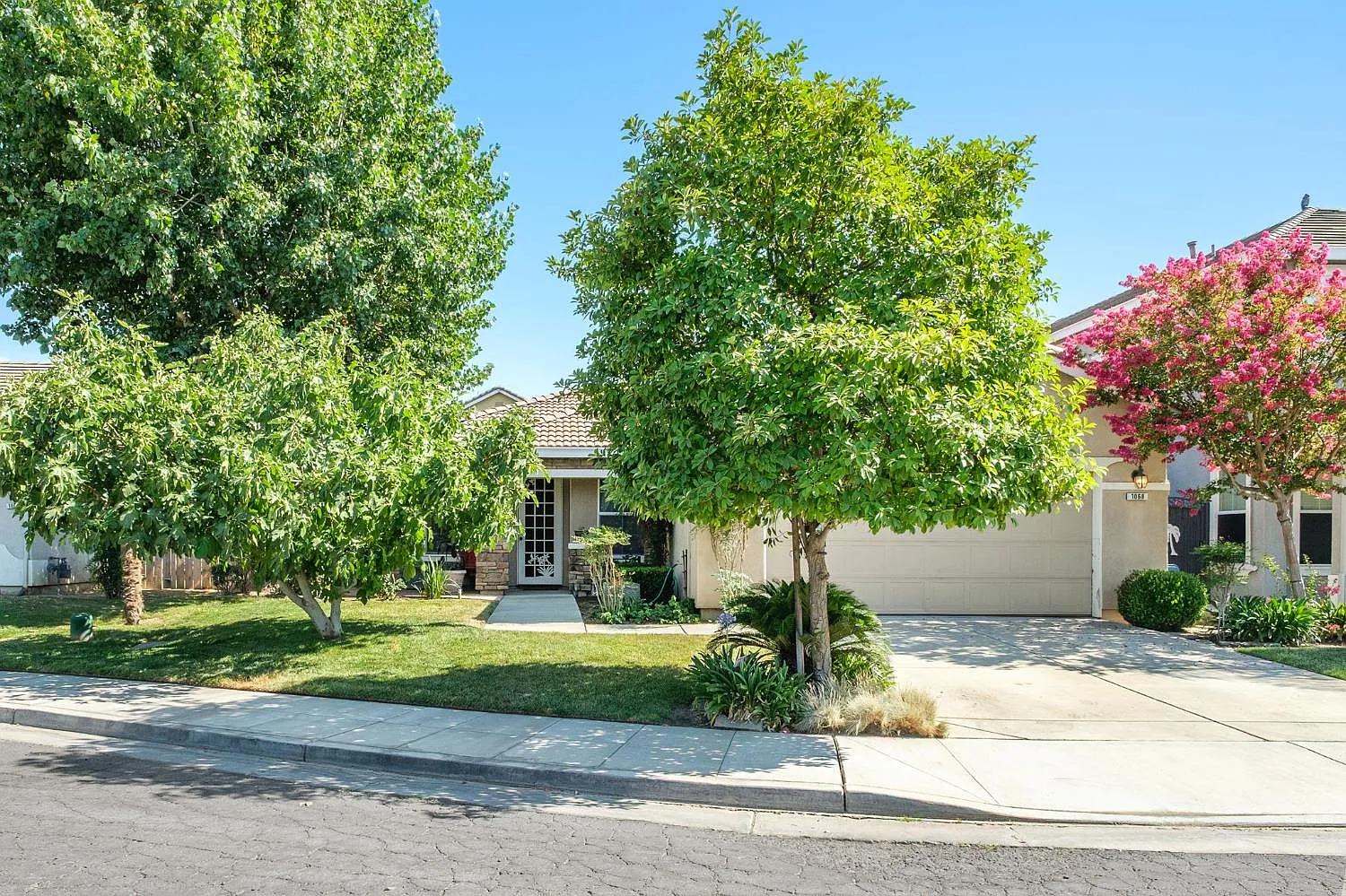 1068 San Ramon Ave photo 1