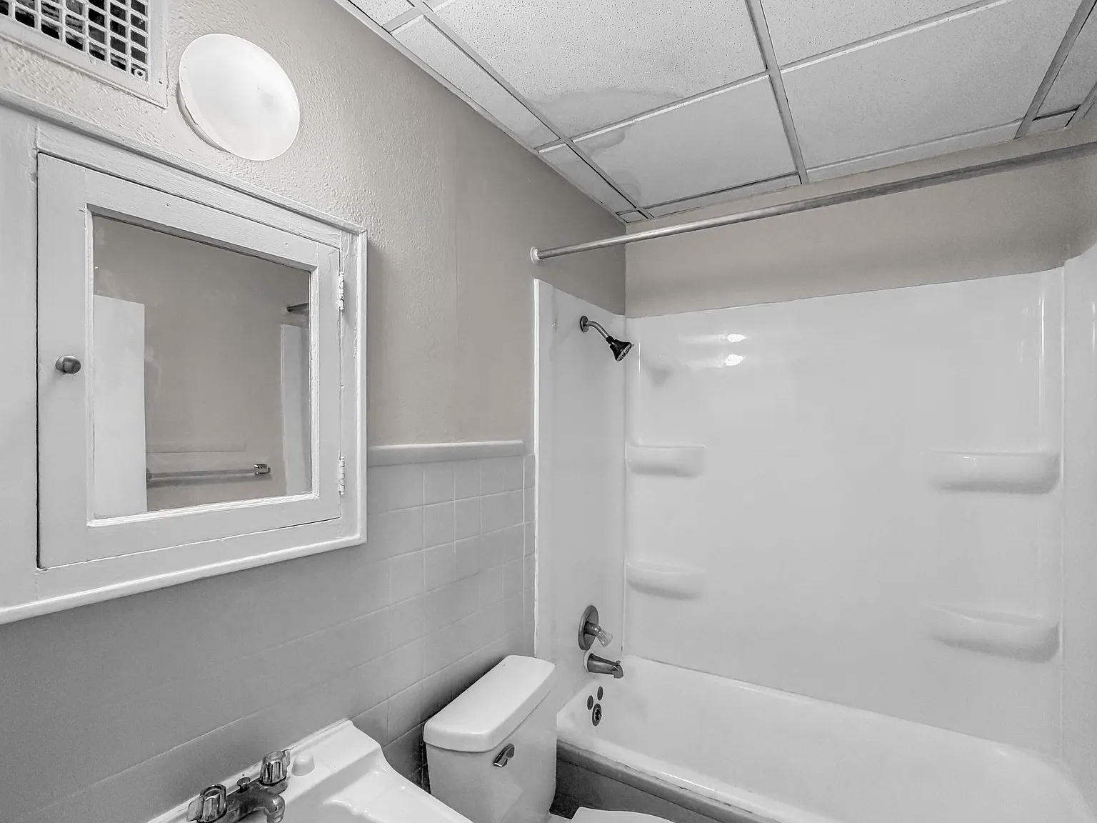 Studio, $925 — Photo 2