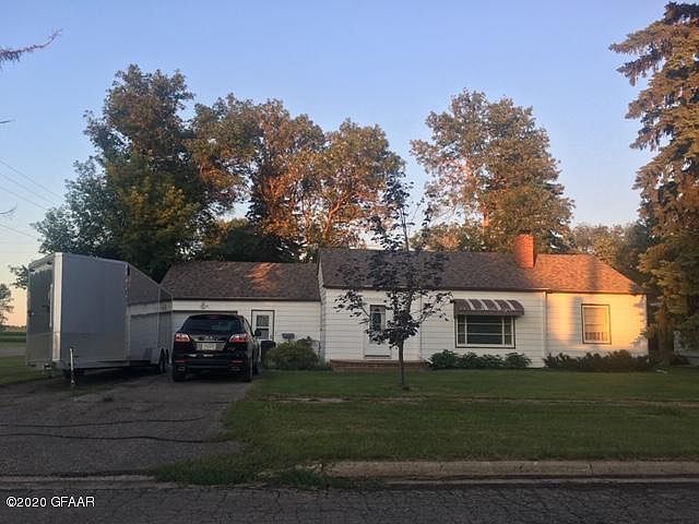1st image of 105 Walsh St S