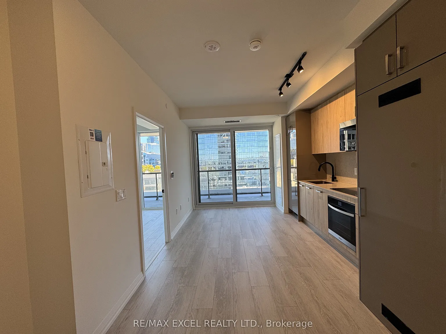 1 bed, $2,390 — Photo 2