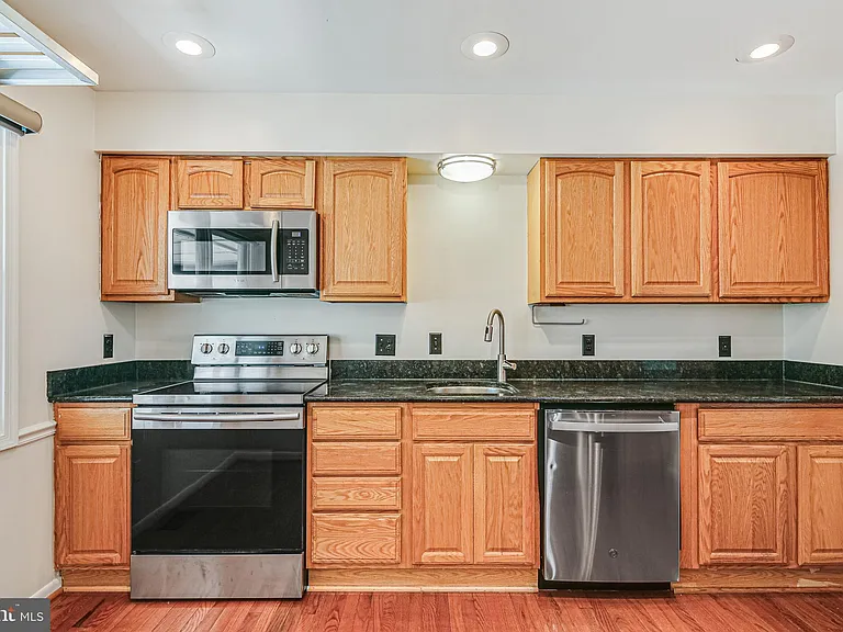 510 Retford Dr — Photo 5