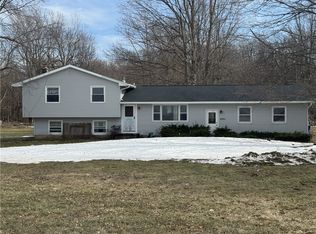 4401 Johnny Cake Ln, Albion, NY 14411