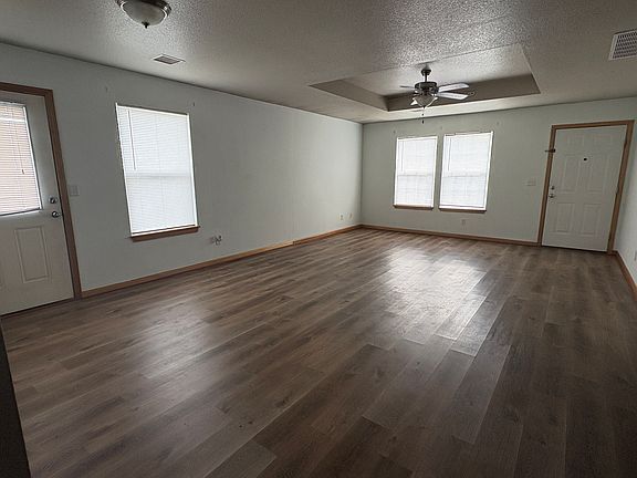 3rd image of 107 SW Rock Garden Ln