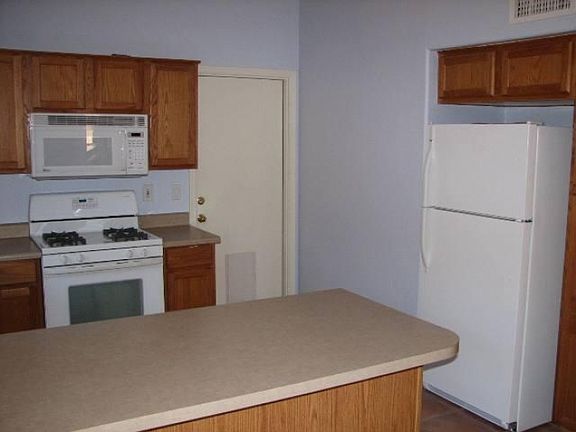 3rd image of 754 E Marigold Pl