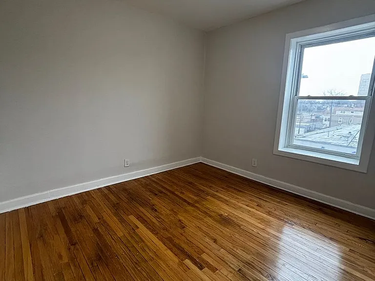 2909 W Cermak Rd #2E — Photo 3