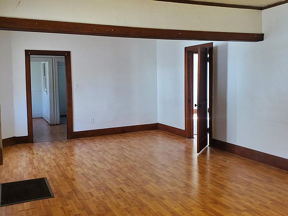 3rd image of 1009 N Grand Ave