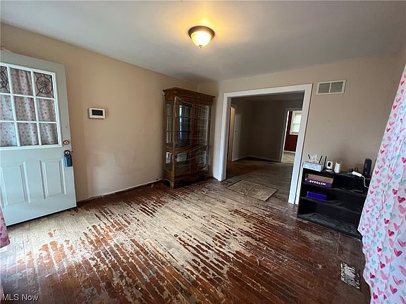 4th image of 121 Power Ave