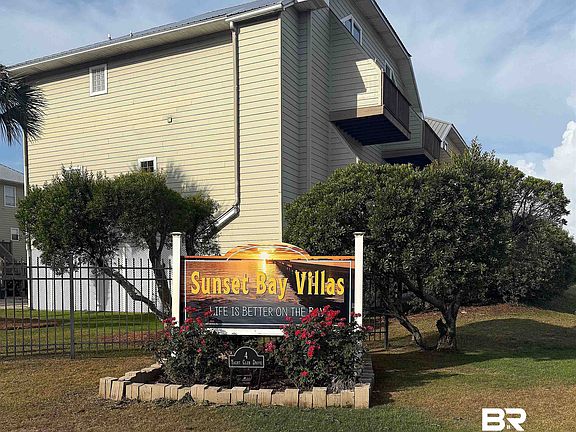 3rd image of 4 Yacht Club Dr APT 9