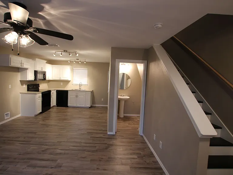 Brad Circle 1210 — Photo 3