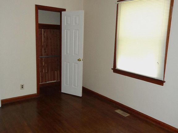3rd image of 5218 Norvella Ave