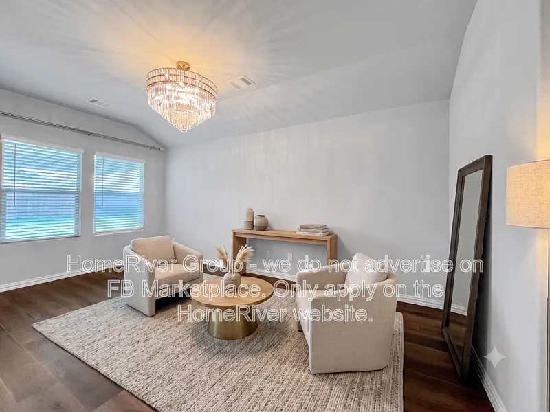 4 bed, 2.0 bath, 1731 sqft, $2,345 — Photo 2