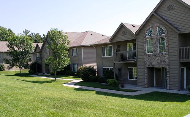 Meadow Creek angle front yard_03272018