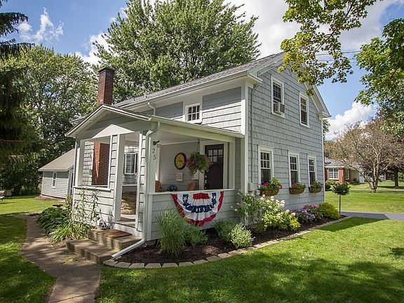 Welcome to 25 Burton St! Walking distance to the award winning elementary school.