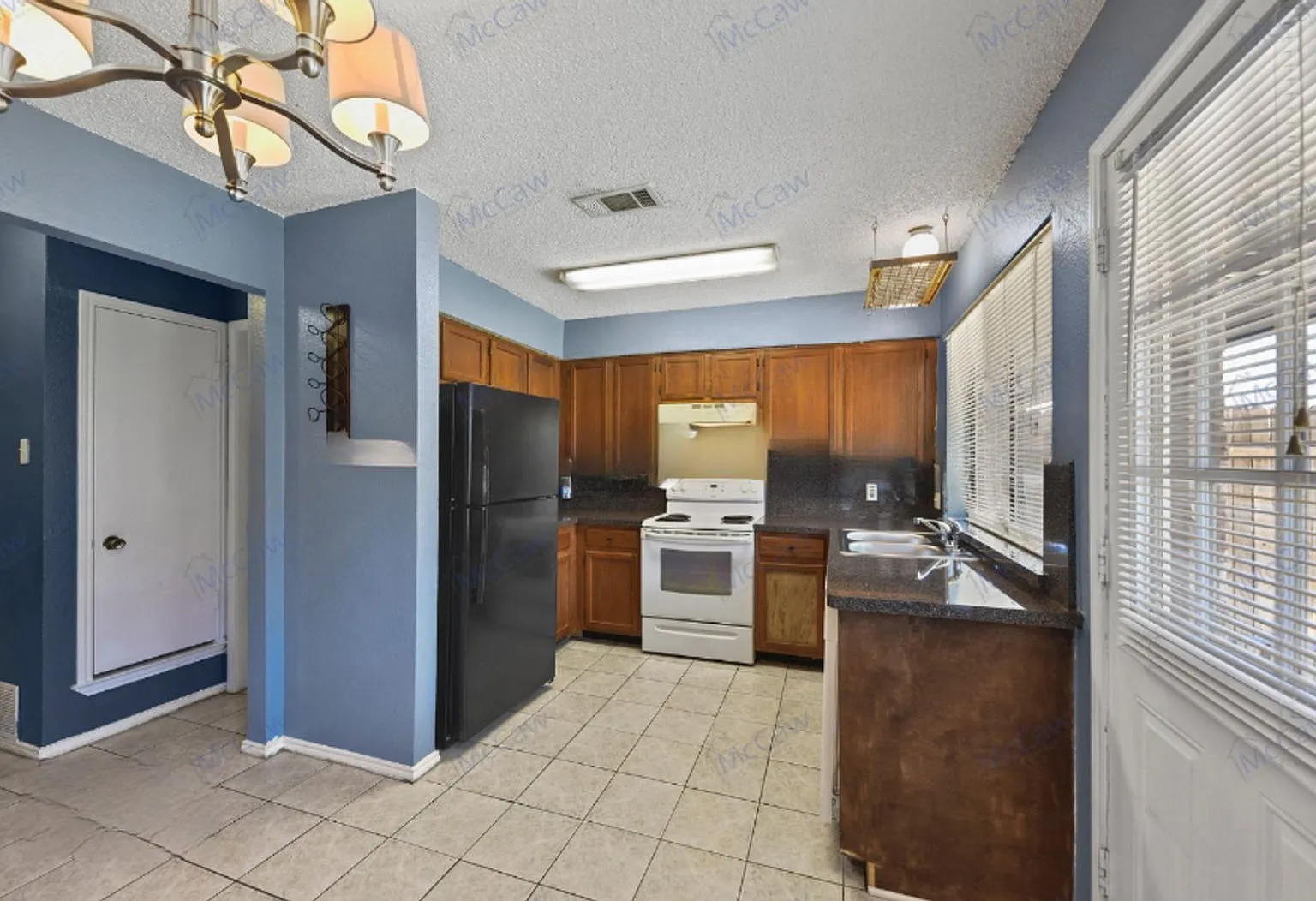 2 bed, 1.5 bath, $1,400 — Photo 4