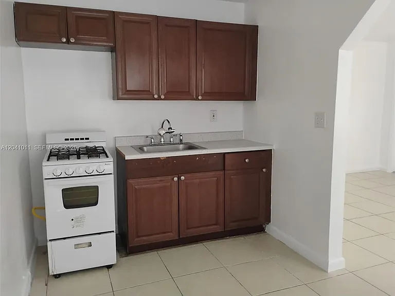 2325 Madison St #1 — Photo 7