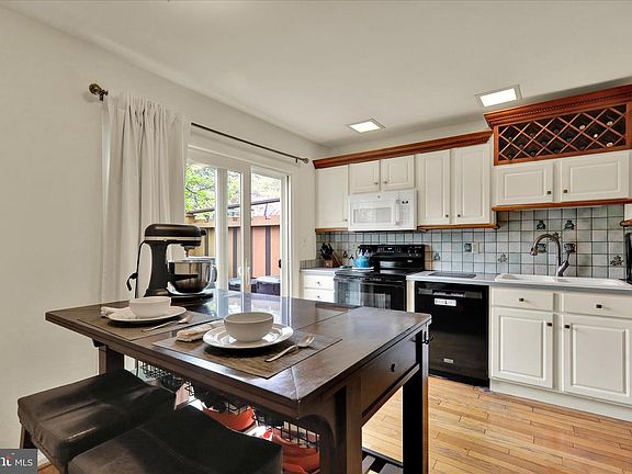 3rd image of 84 Winged Foot Dr