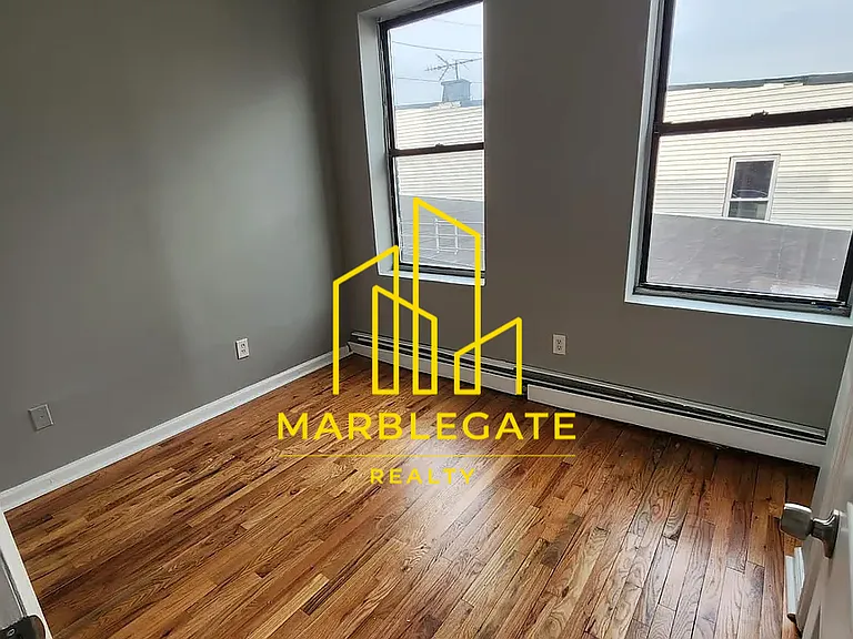 136 S 7th St #33R — Photo 3