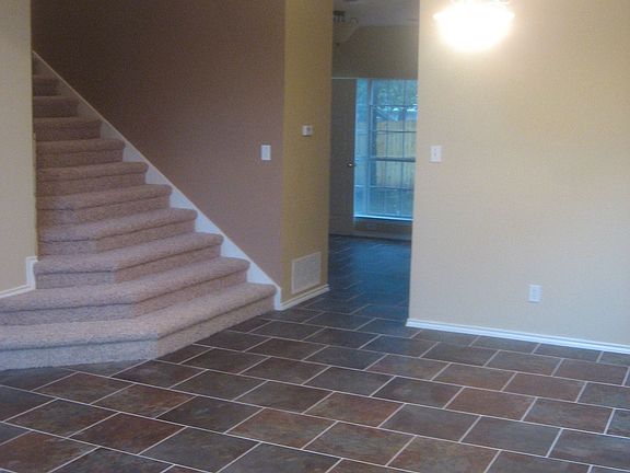 Porcelain Slate and Main Stairwy