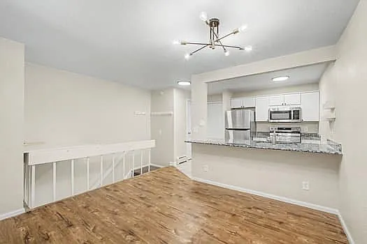3 bed, $1,200 — Photo 2