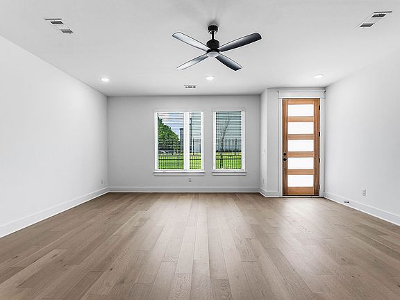 4th image of 4104 W Olive St