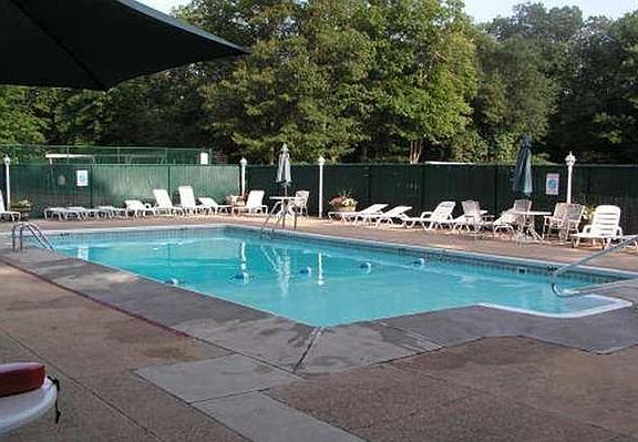 3rd image of 46 Greentree Ln APT 27