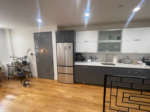 3rd image of 141 Woodbine St #1A