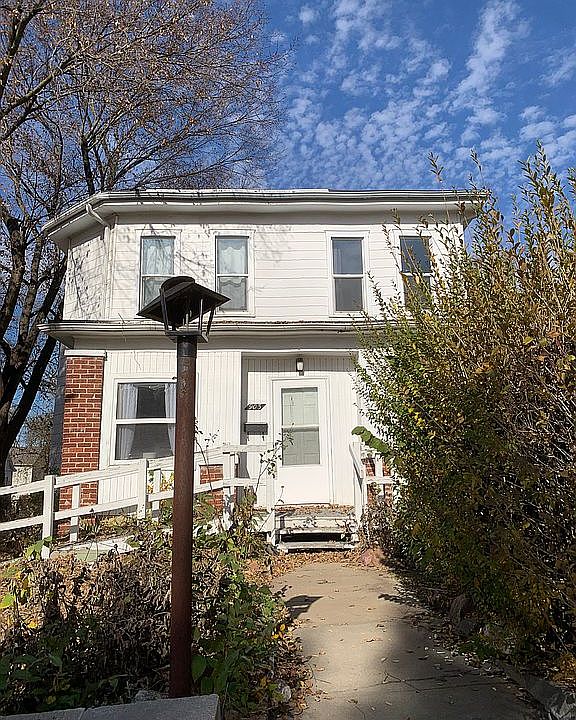 1st image of 903 Lincoln St