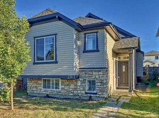 211 N Saddlebrook Way NE, Calgary, AB T3J 0B5