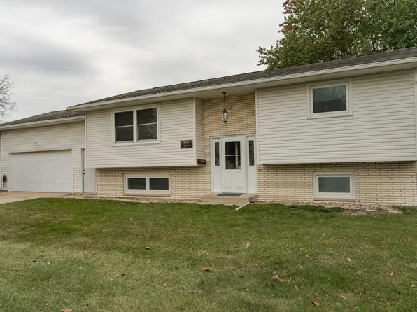 806 4th Ave SE, Stewartville, MN 55976