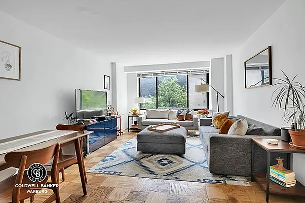 Rented by Coldwell Banker Warburg | media 1